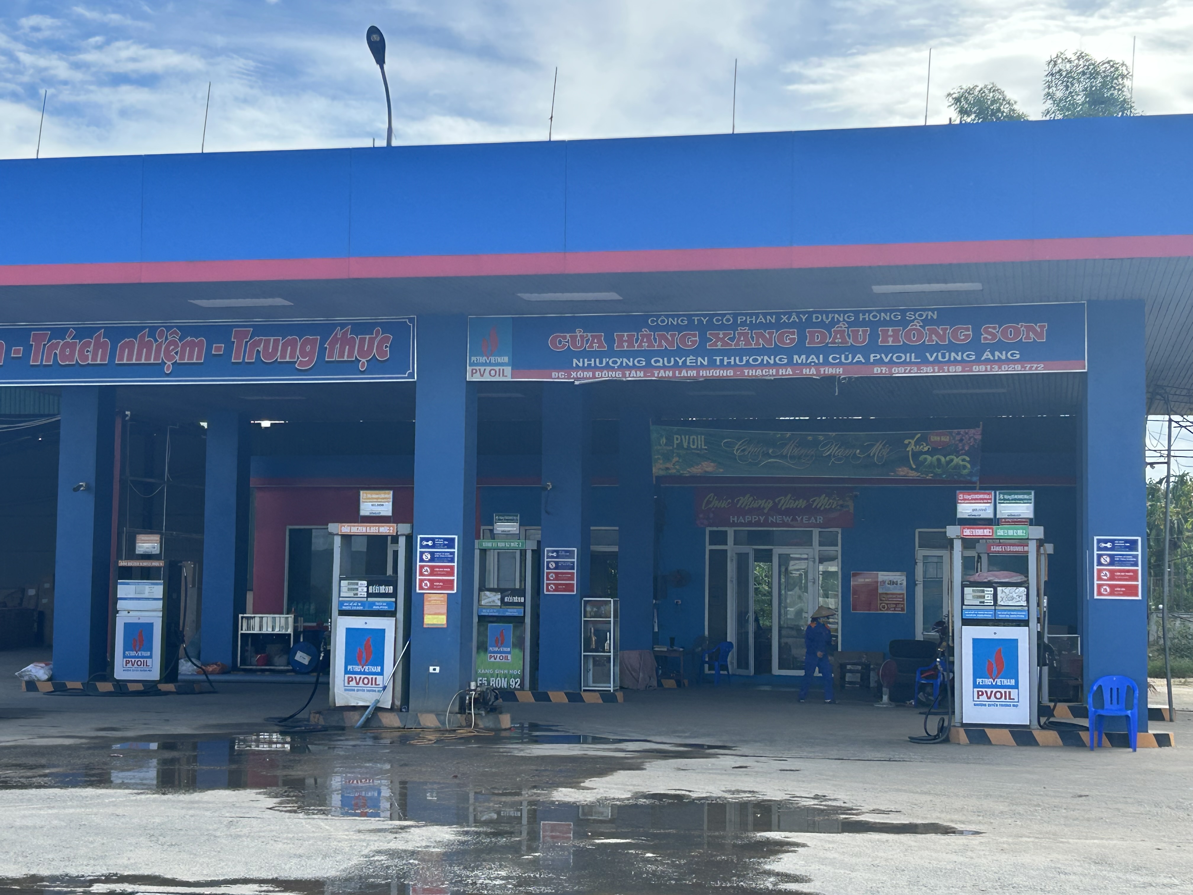 Cửa hàng xăn dầu Hồng Sơn