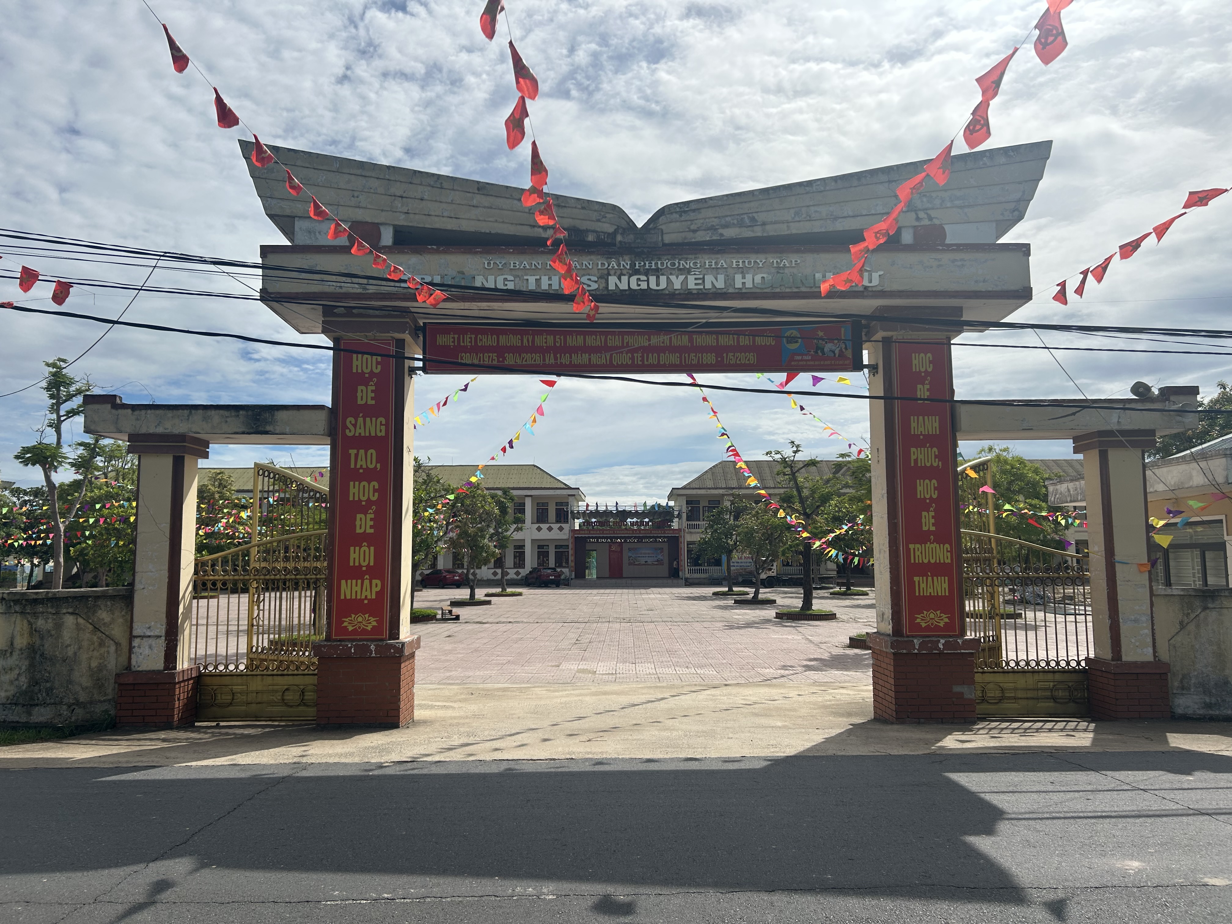 Trường THCS Nguyễn Hoành Từ