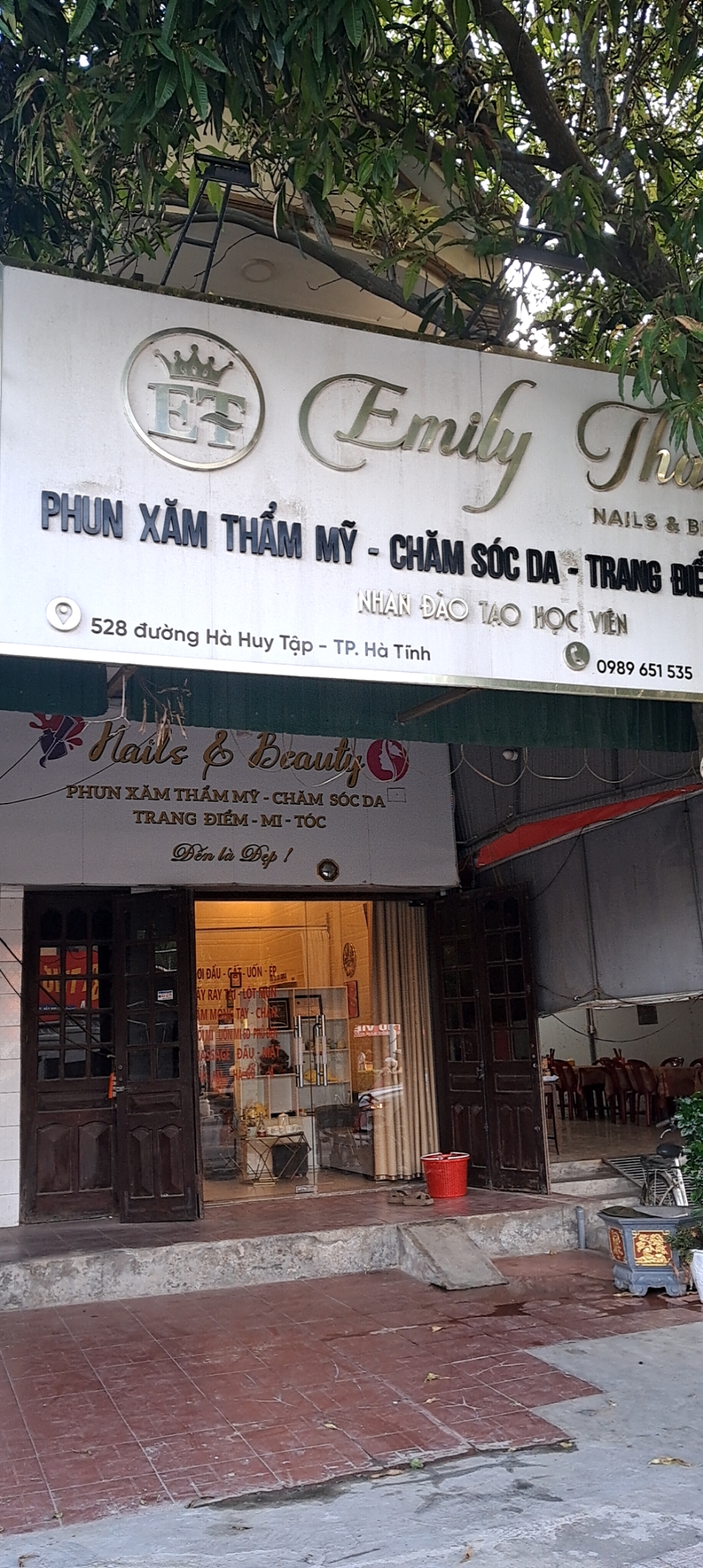 Phun măm thẩm mỹ - chăm sóc da - trang điểm - mi - tóc EMILY THANH