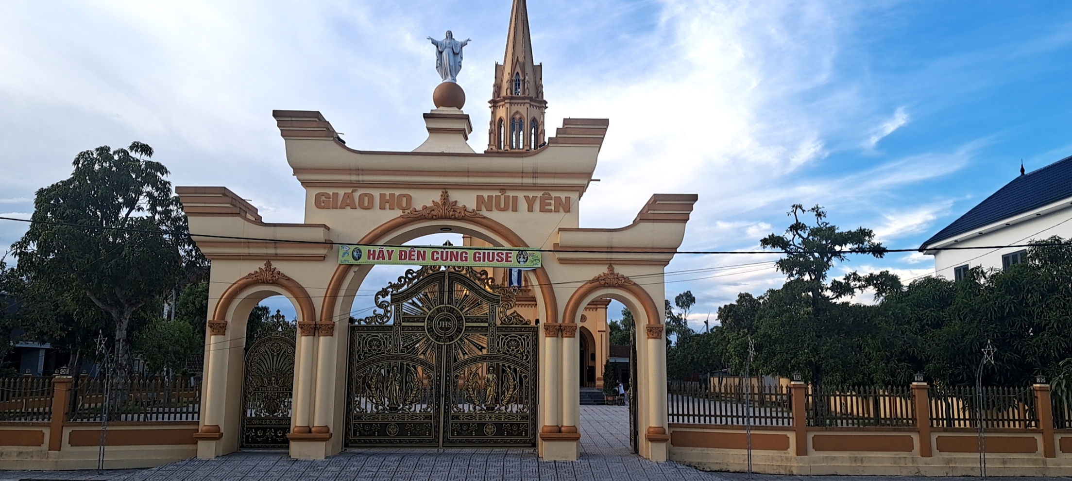 GIÁO HỌ NỦI YÊN